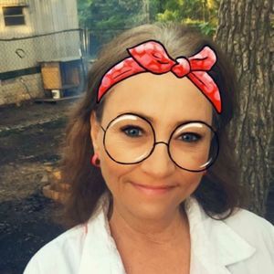 Meet your Posher, Laura